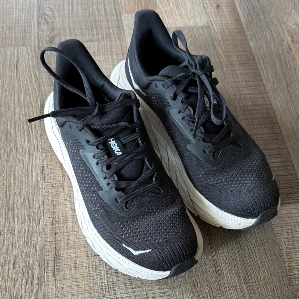 HOKA Black Running Sneakers with White Midsole - ARAHI 7